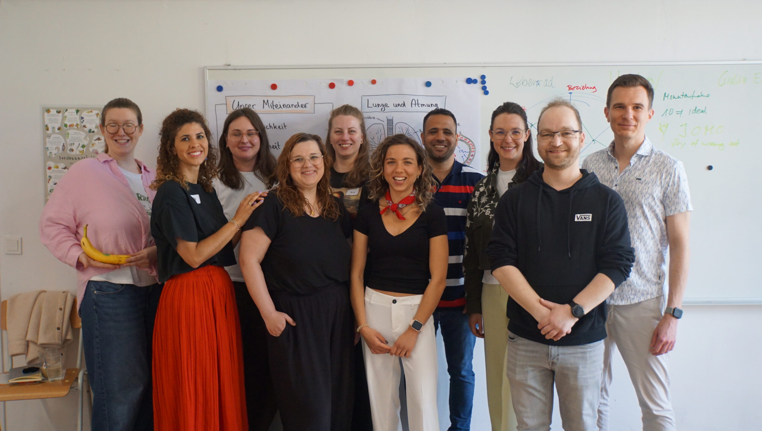 Ein inspirierendes Wochenende für dich Gruppenfoto der Teilnehmenden mit Charleen, Paul und Sarah